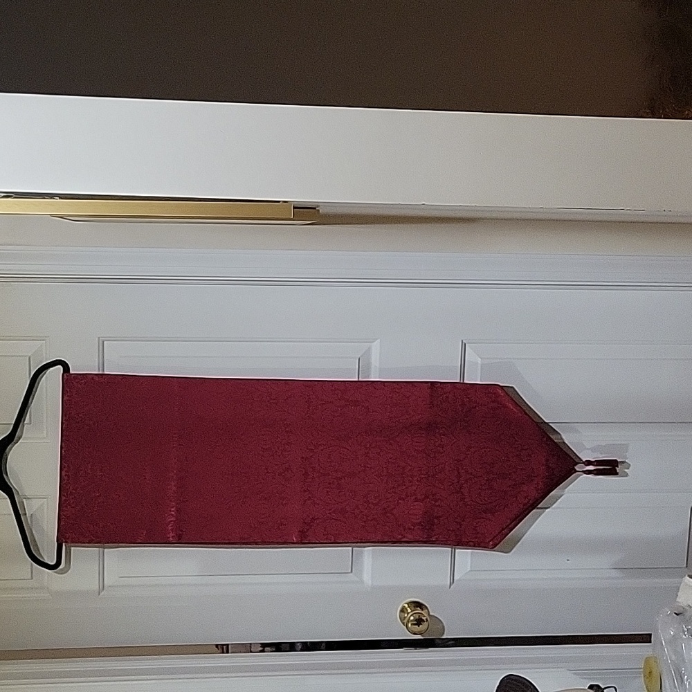 W-C Designs Table Runner/ Pre-Owned
